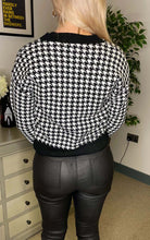 Load image into Gallery viewer, Camel Dogstooth Knitted Pocket Crop Cardigan