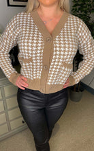 Load image into Gallery viewer, Camel Dogstooth Knitted Pocket Crop Cardigan