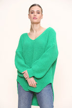 Load image into Gallery viewer, White Dip Hem Oversized Jumper
