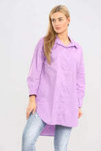 Charger l'image dans la galerie, Oversized Shirt Dip Hem

