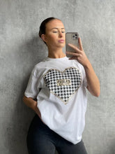 Load image into Gallery viewer, PARIS Dogtooth Heart Graphic Printed T-Shirt
