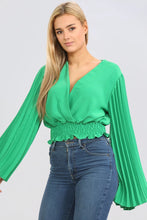 Load image into Gallery viewer, White Pleated Long Sleeved Top
