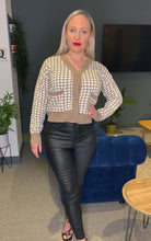 Load image into Gallery viewer, Camel Dogstooth Knitted Pocket Crop Cardigan
