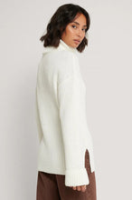 Charger l'image dans la galerie, Oversized White Ribbed Knitted Turtleneck Side Slit Sweater
